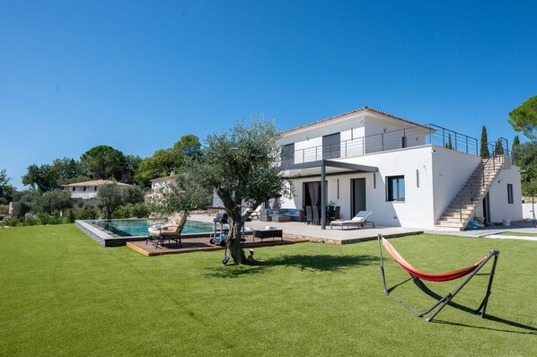  Villa Belletoile – Luxury Garden & Infinity Pool in Provence