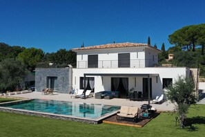 Villa Belletoile – Aerial View with Infinity Pool in Provence