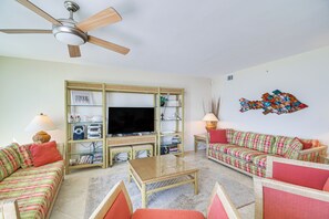 Living Room | Free WiFi | Flat-Screen TV | Central A/C | 2 Full Sleeper Sofas