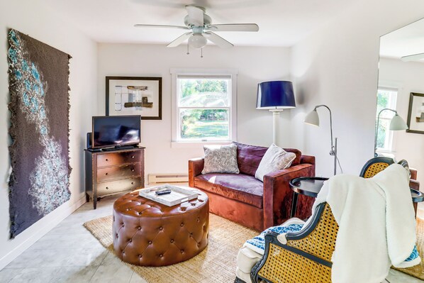 Scotland Vacation Rental | 1BR | 1BA | 418 Sq Ft | 2 Steps Required
