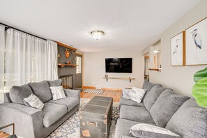 Living Room | Free WiFi | Central Heating & A/C | Smart TV | Main Floor