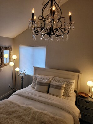 master queen bed w/ master bath and deck over looking lake 