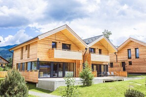 Außenseite Ferienhaus [Sommer]