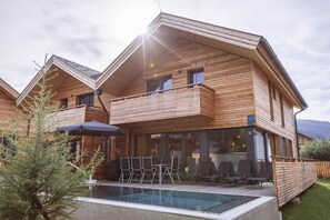 Außenseite Ferienhaus [Sommer]