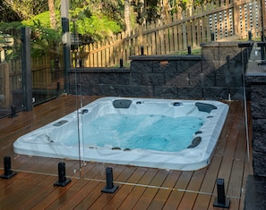 Bain à remous extérieur