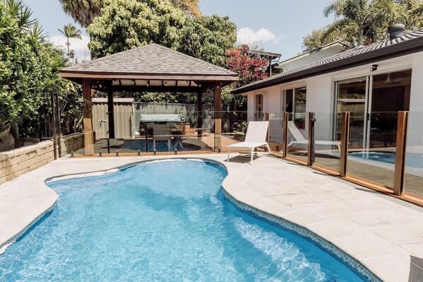 Private pool & hot tub available year round.