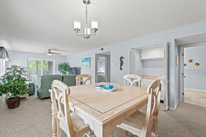 Summertree C9 Dining