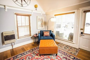 Walking distance to spa, salon, coffee truck, bar
