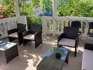 Picture you & your friends under the gazebo enjoying the cool ocean breeze.