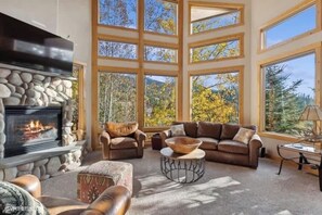 Living room Great room with gas fireplace, flat screen tv and with mountain, Flathead valley and chair six views 