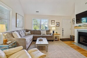 Living Area (alternate view)