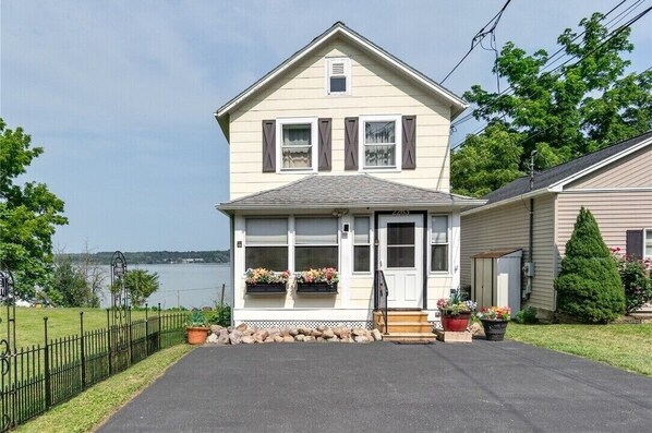 Parking directly in front of the Home
