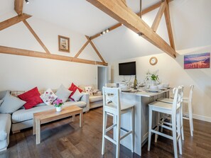 Open plan living space | Breidden View - Millstone Cottages, Westbury, near Shrewsbury