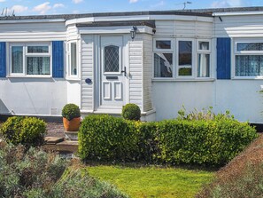 Exterior | Seagull Cottage, Pagham, near Bognor Regis