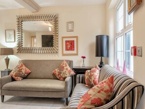 Living room/dining room | The Granary Villa - The Granary Hotel, Shenstone