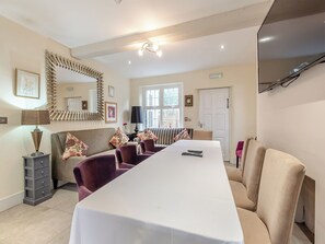 Living room/dining room | The Granary Villa - The Granary Hotel, Shenstone