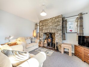 Living room | East Llwyn - Llwyn Holiday Cottages, Rhydowen