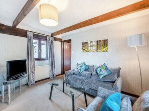 Living room/dining room | Swallow - Birds Farm Holidays, Colchester