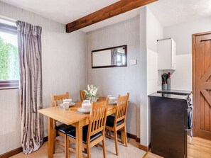 Living room/dining room | Swallow - Birds Farm Holidays, Colchester