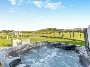 Hot tub | Sunflower - Llawrllan, St Harmon, near Rhayader