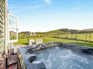 Hot tub | Sunflower - Llawrllan, St Harmon, near Rhayader