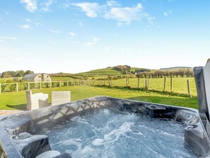 Hot tub | Sunflower - Llawrllan, St Harmon, near Rhayader
