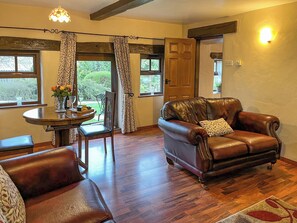 Living room/dining room | Monk’s Memories - Monks Retreat, Tideswell, near Buxton