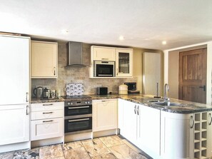 Kitchen | Applebarn Holidays  - The Dairy - Applebarn Holidays, West Pennard, near Glastonbury