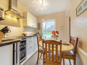 Kitchen/diner | Snowdrop, Oakford, near Llanarth