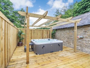 Hot tub | Black Bee Cottage at Steelclose Mill, Lintzford, nr Rowlands Gill