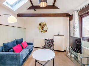 Open plan living space | Robin - Birds Farm Holidays, Colchester