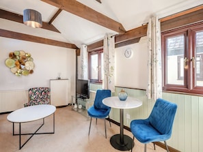 Open plan living space | Robin - Birds Farm Holidays, Colchester