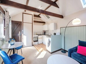 Open plan living space | Robin - Birds Farm Holidays, Colchester
