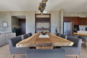Master Suite dining room