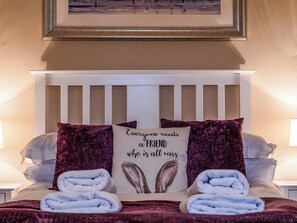 Double bedroom | Lochy - Bachilton Farm, Methven, near Perth