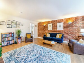 Living area | Stablehurst Cottage, East Grinstead