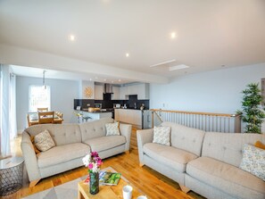 Open plan living space | Gwel Yr Haul, Barmouth