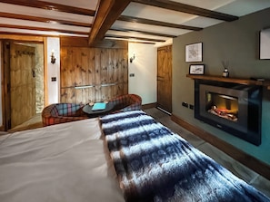 Double bedroom | Martinsgate Snug, Middlesmoor, near Pateley Bridge