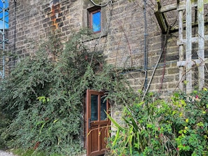 Exterior | Martinsgate Snug, Middlesmoor, near Pateley Bridge