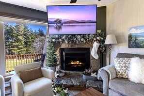 The property is beautifully decorated and ready to host Guests for the holidays!