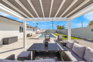 Desert Bliss, Palm Springs by Rather Be Properties