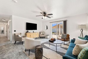 Desert Bliss, Palm Springs by Rather Be Properties