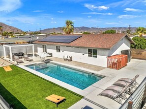 Desert Bliss, Palm Springs by Rather Be Properties