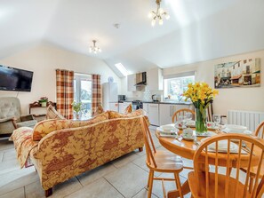 Open plan living space | Millstone Cottage - Millstone Cottages, Westbury, near Shrewsbury