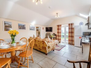 Open plan living space | Millstone Cottage - Millstone Cottages, Westbury, near Shrewsbury