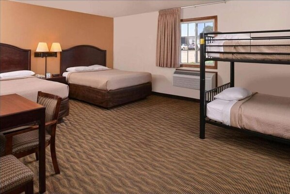 Unit with 2 Queen beds and 1 Bunk bed. Exact unit will be assigned upon arrival. Views, colors, and decor may vary.