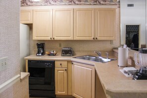 Fully equipped kitchen, there’s no need to bring a thing!