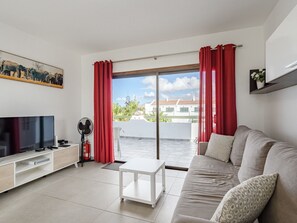 Eigentum, Möbel, Couch, Gebäude, Komfort, Wohnzimmer, Vorhang, Schatten, Interior Design, Fenster