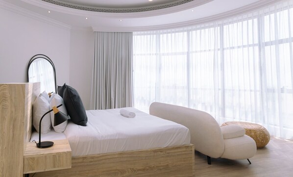 Spacious and Inviting Bedroom