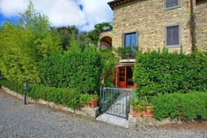 Building Exterior, Outdoor